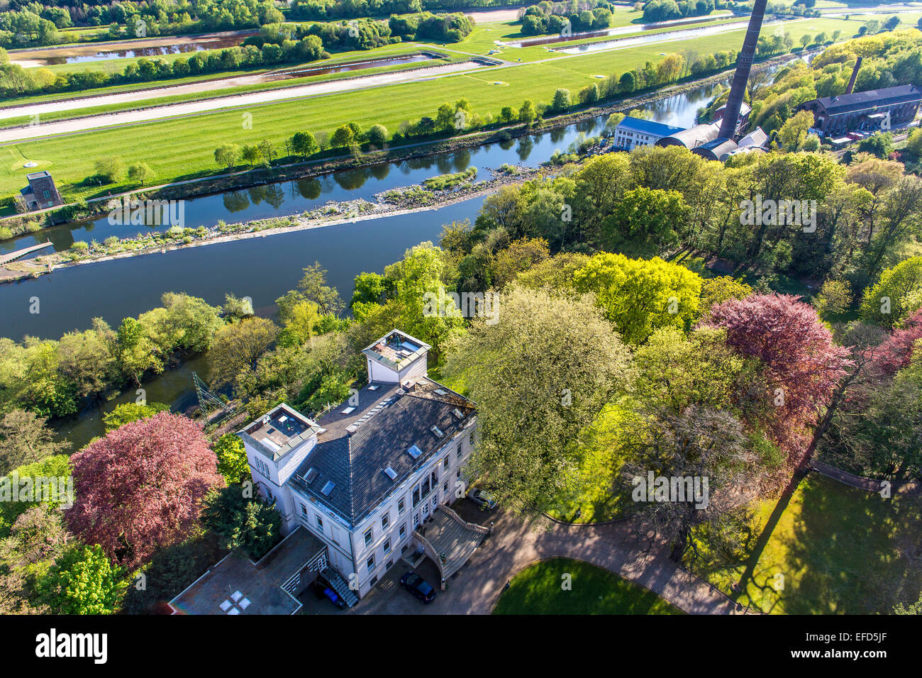 "Villa Vogelsang" über dem Fluss Ruhr, ehemaliger Besitz eines lokalen industriellen, heute ein Hotel, Stockfoto