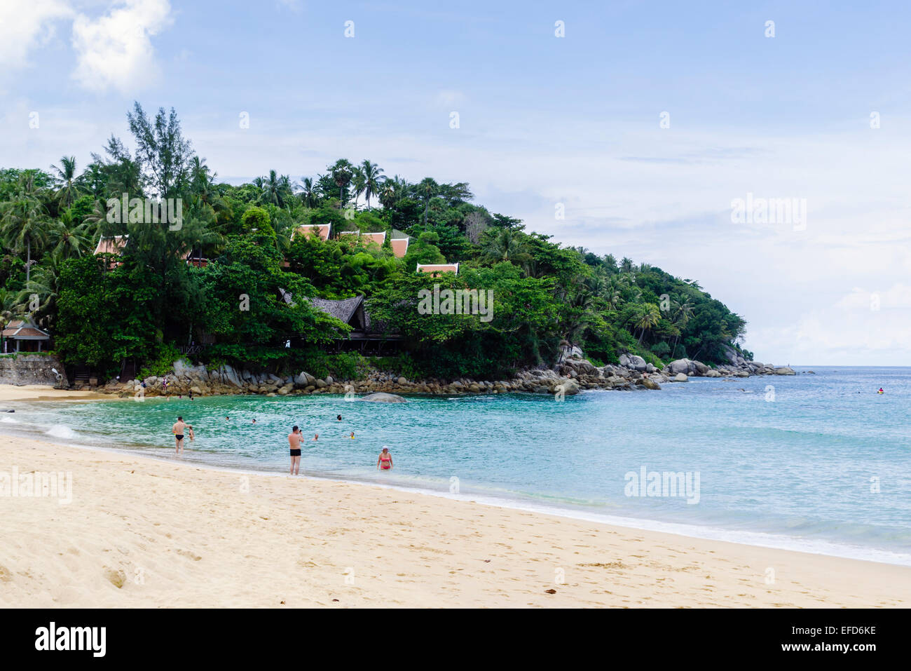 Urlauber am Karon Beach, Phuket, Thailand Stockfoto