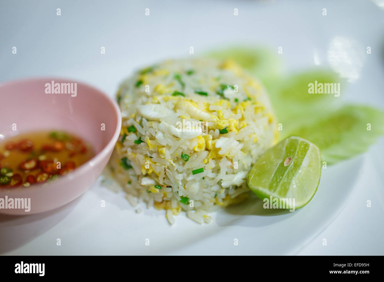 Gebratener Reis mit Krebsfleisch Stockfoto