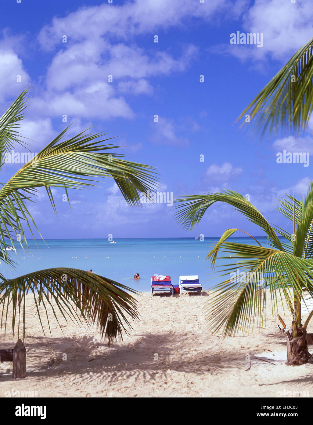 Strand zu sehen, Jolly Beach Resort & Spa, Saint Mary Parish, Antigua, Antigua und Barbuda, kleine Antillen, Caribbean Stockfoto
