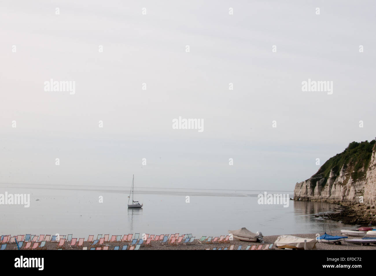 Yacht vor Anker in der Bucht Stockfoto