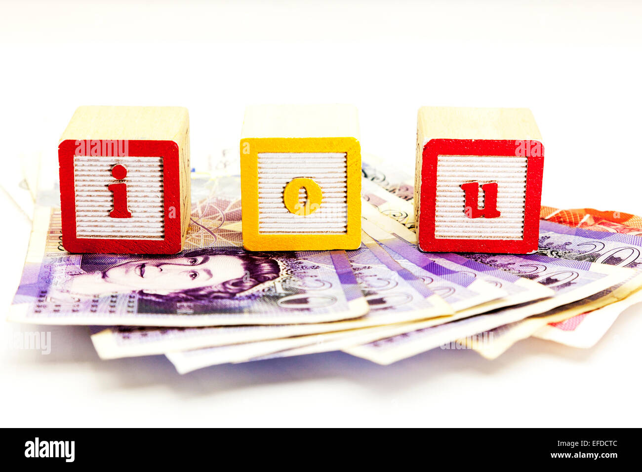 IOU verdanken Sie wegen Geld Barkredit Schuldner Fonds Kreditfonds skint Pay Rechnung Rechnungen bezahlen Kopie Raum weißen Hintergrund ausschneiden Stockfoto