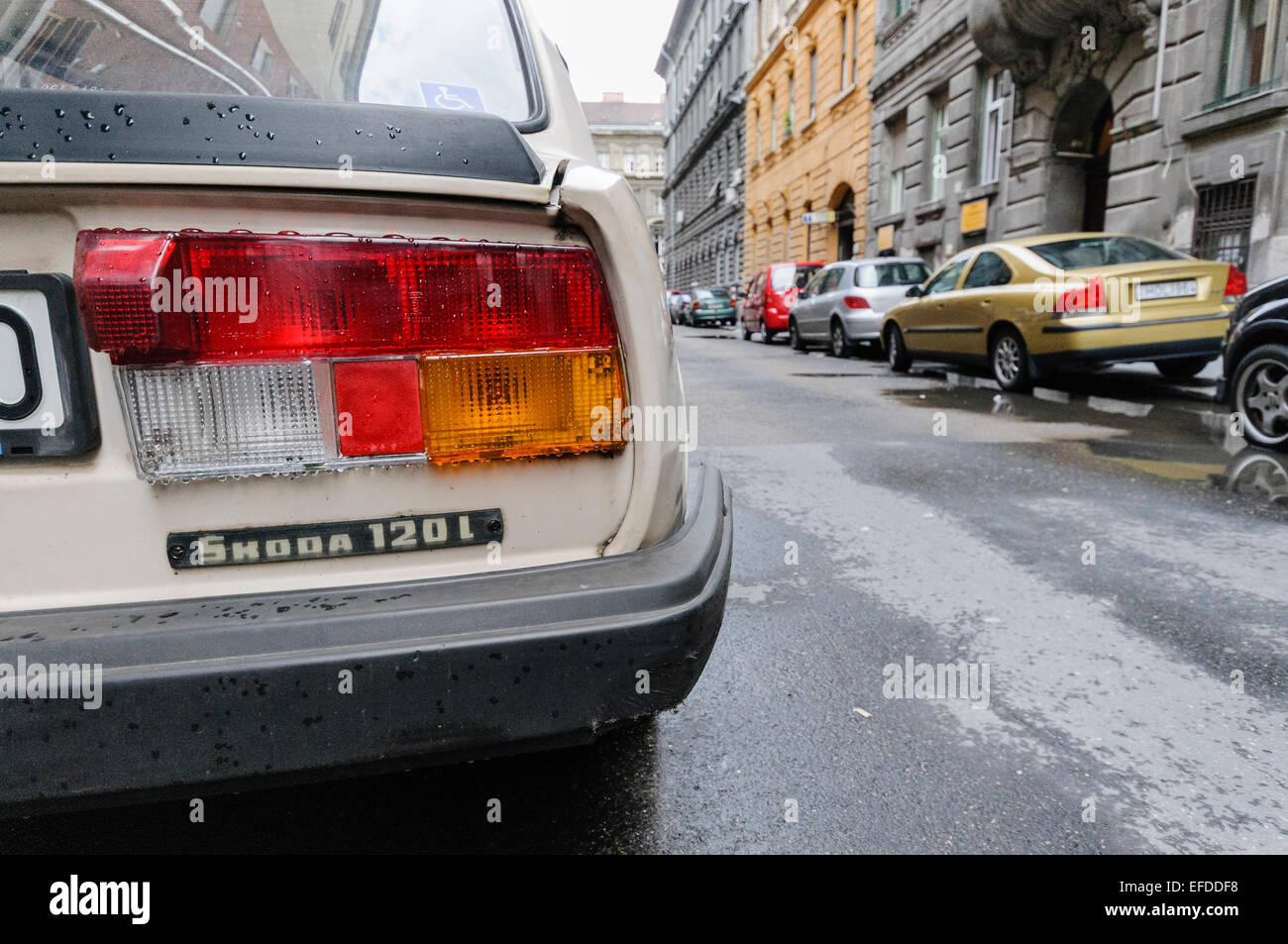 Skoda 120L geparkt auf einer Straße in Budapest Stockfoto