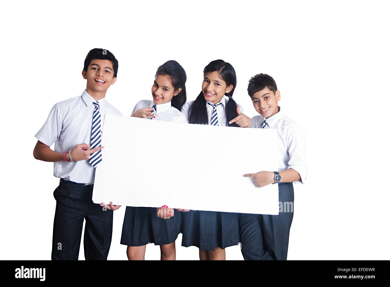indische Schulfreunde zeigen Message Board Stockfoto