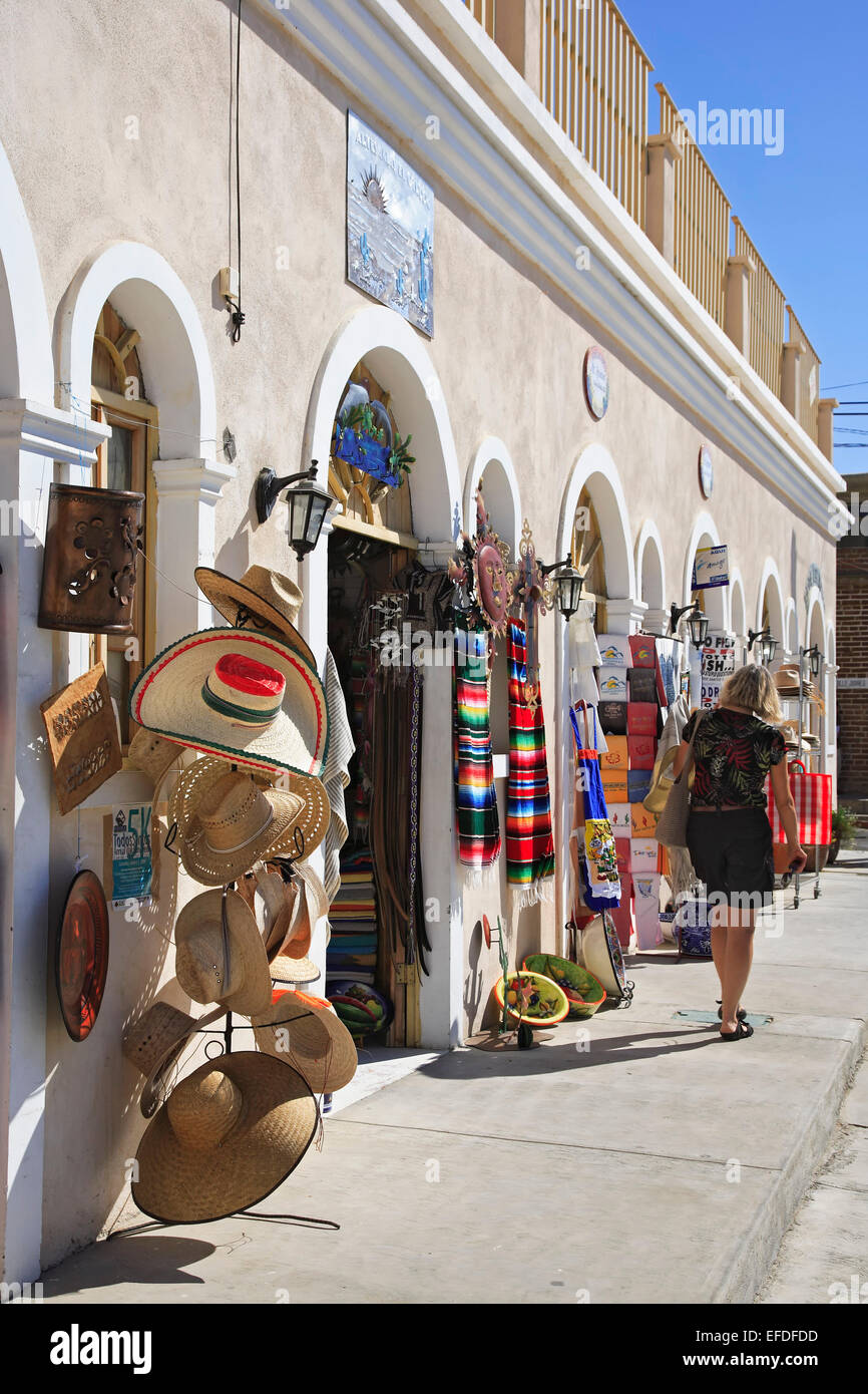 Geschäfte und Shopper, Todos Santos, Baja California Sur, Mexiko Stockfoto