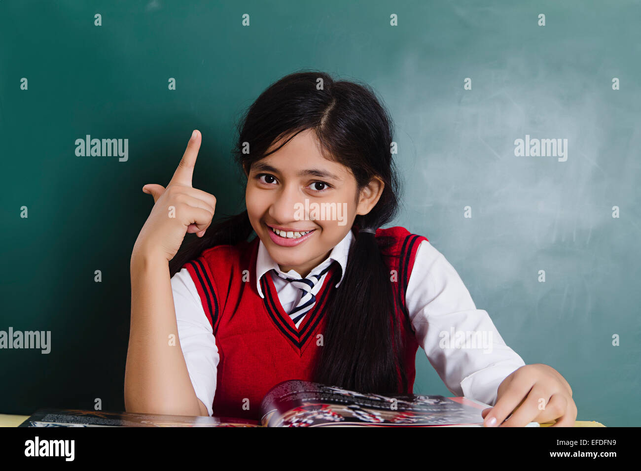 1 indische Mädchen Student Schulbuch Studie Stockfoto