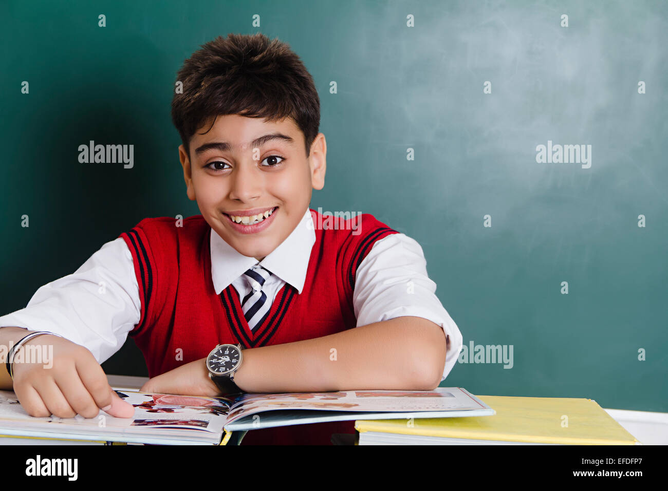 1 indische Junge Student Schulbuch Studie Stockfoto