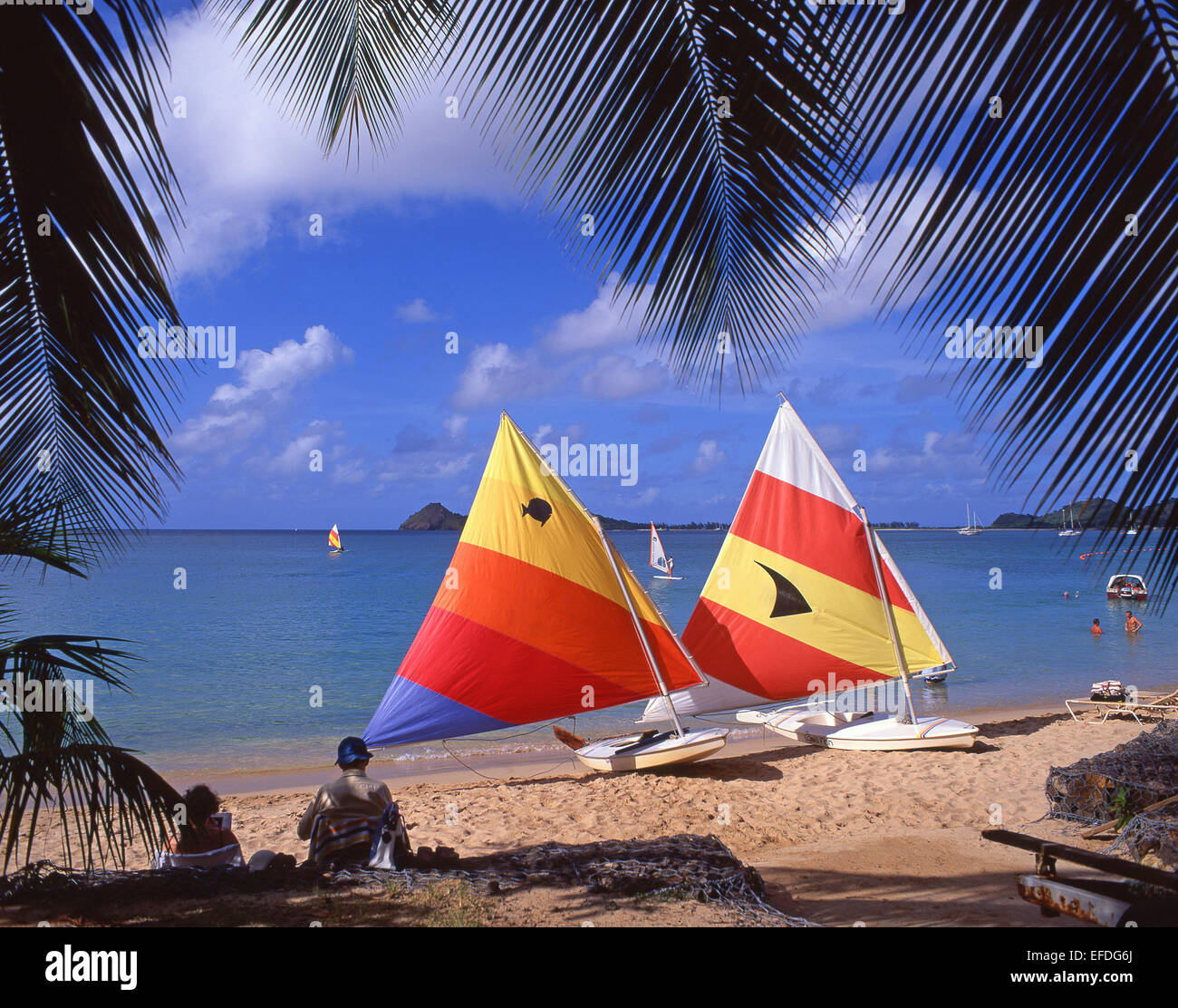 Bunte Segelboote, Reduit Beach, Gros Islet, St. Lucia, kleine Antillen, Karibik Stockfoto