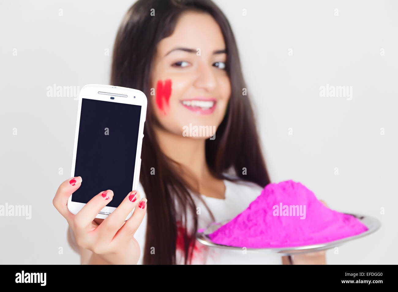 1 indische Dame Holi Festival Telefon Selfie Stockfoto