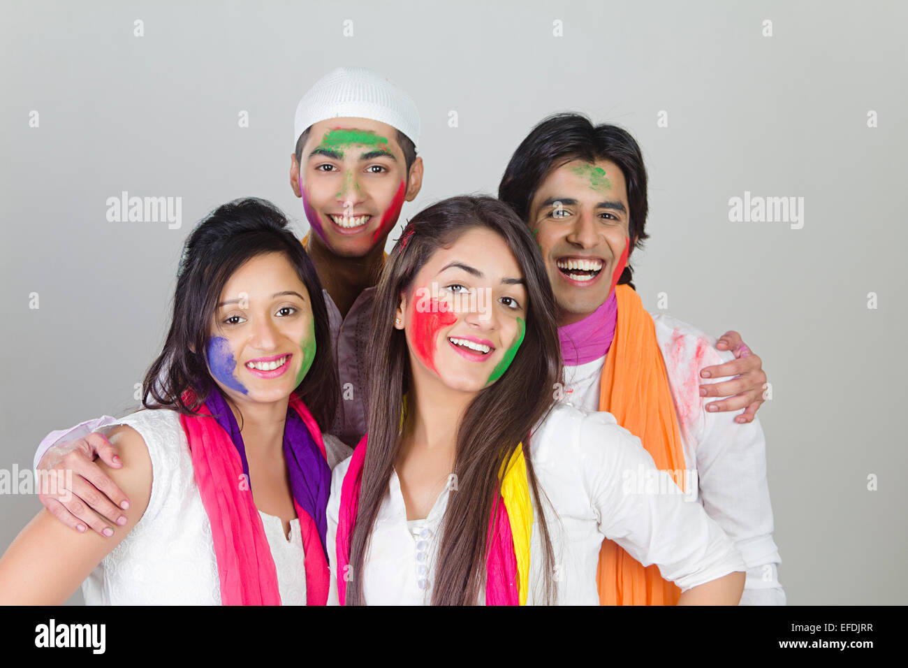 indische Freunde Holi Festival Spaß Stockfoto