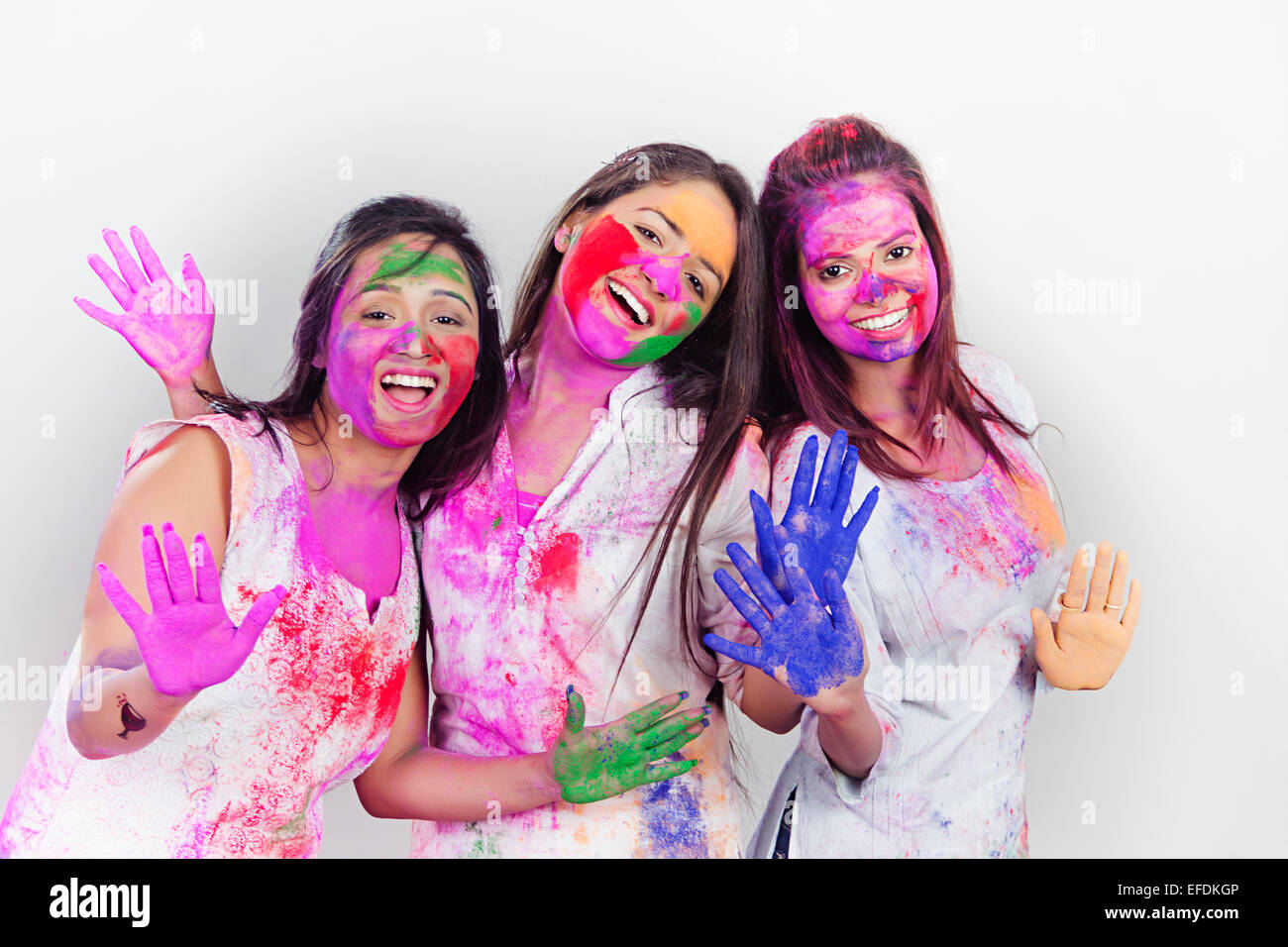 3 indische Mädchen Holi Festival Spaß Stockfoto