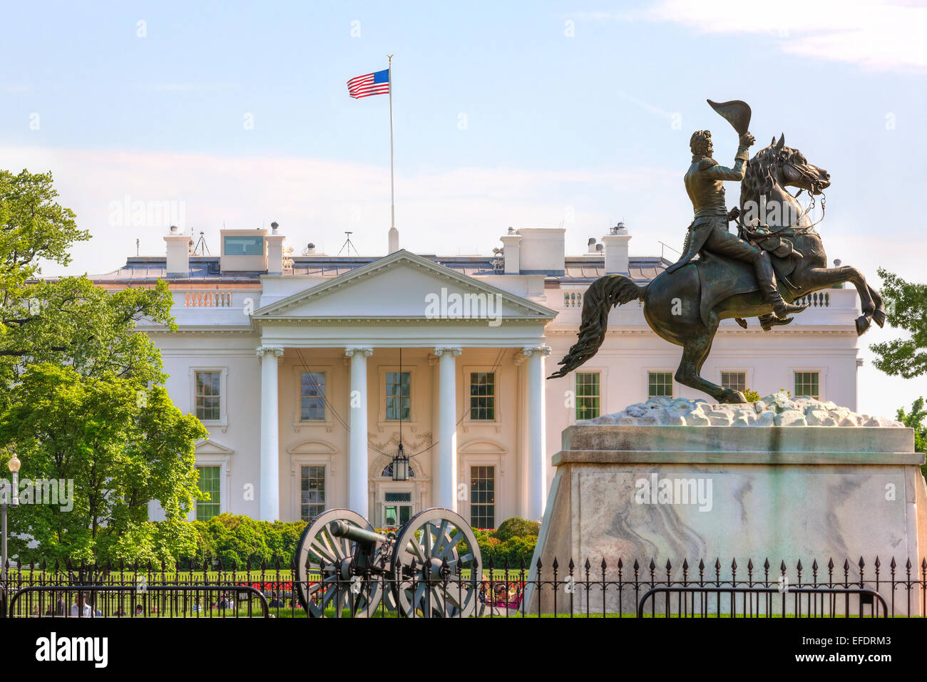Das weiße Haus, Washington DC. Reiterstatue von Andrew Jackson in Lafayette Square und dem nördlichen Portikus Stockfoto