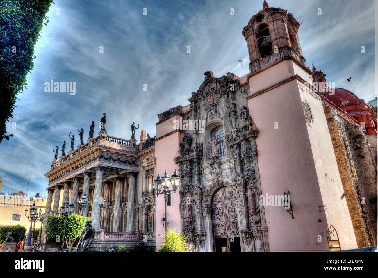 Juarez-Theater und eine Kirche in Guanajuato-Stadt, Mexiko Stockfoto