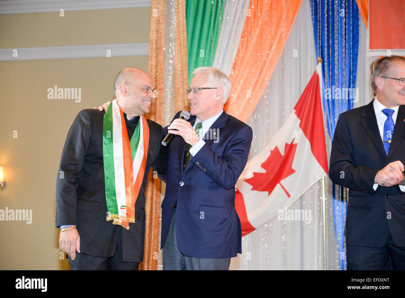 Toronto, Kanada. 1. Februar 2015. BRAMPTON, Republik Indien Tag feiern brachte Hunderte Pearson Convention Centre in Brampton. Tag der Republik kennzeichnet die Annahme der indischen Verfassung im Jahre 1950 und der letzte Schritt zur Bildung einer unabhängigen Republik nach ein Ende der britischen Herrschaft. Tag der Republik ist tatsächlich am 26. Jan. anerkannt. Das diesjährige 66. Anlass brachte US-Präsident Barack Obama an die jährliche Parade in Indien während eines Staates besuchen Sie letzten Monat. Bildnachweis: Nisarg Lakhmani/Alamy Live-Nachrichten Stockfoto