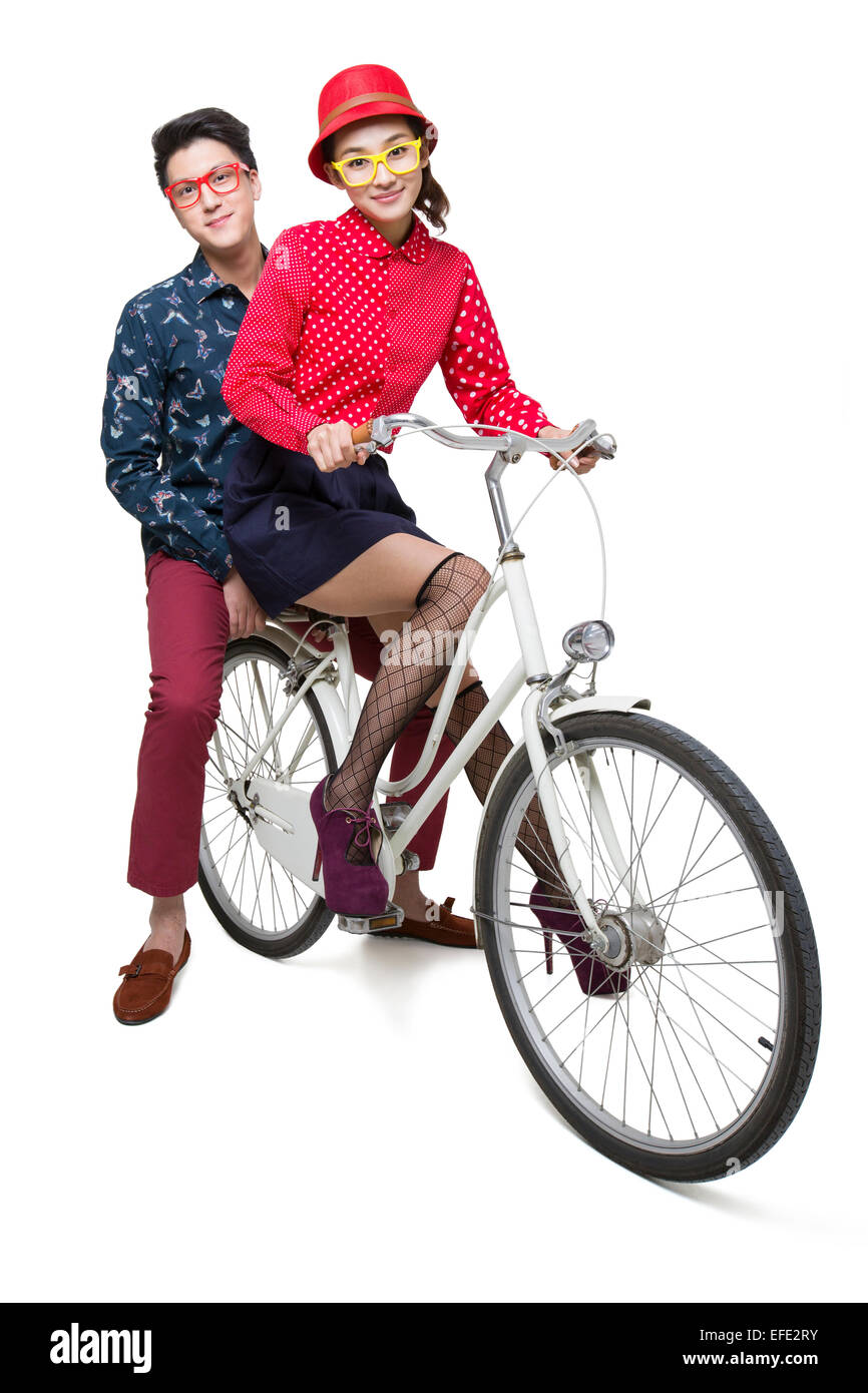 Junges Paar auf einem Fahrrad fahren Stockfoto