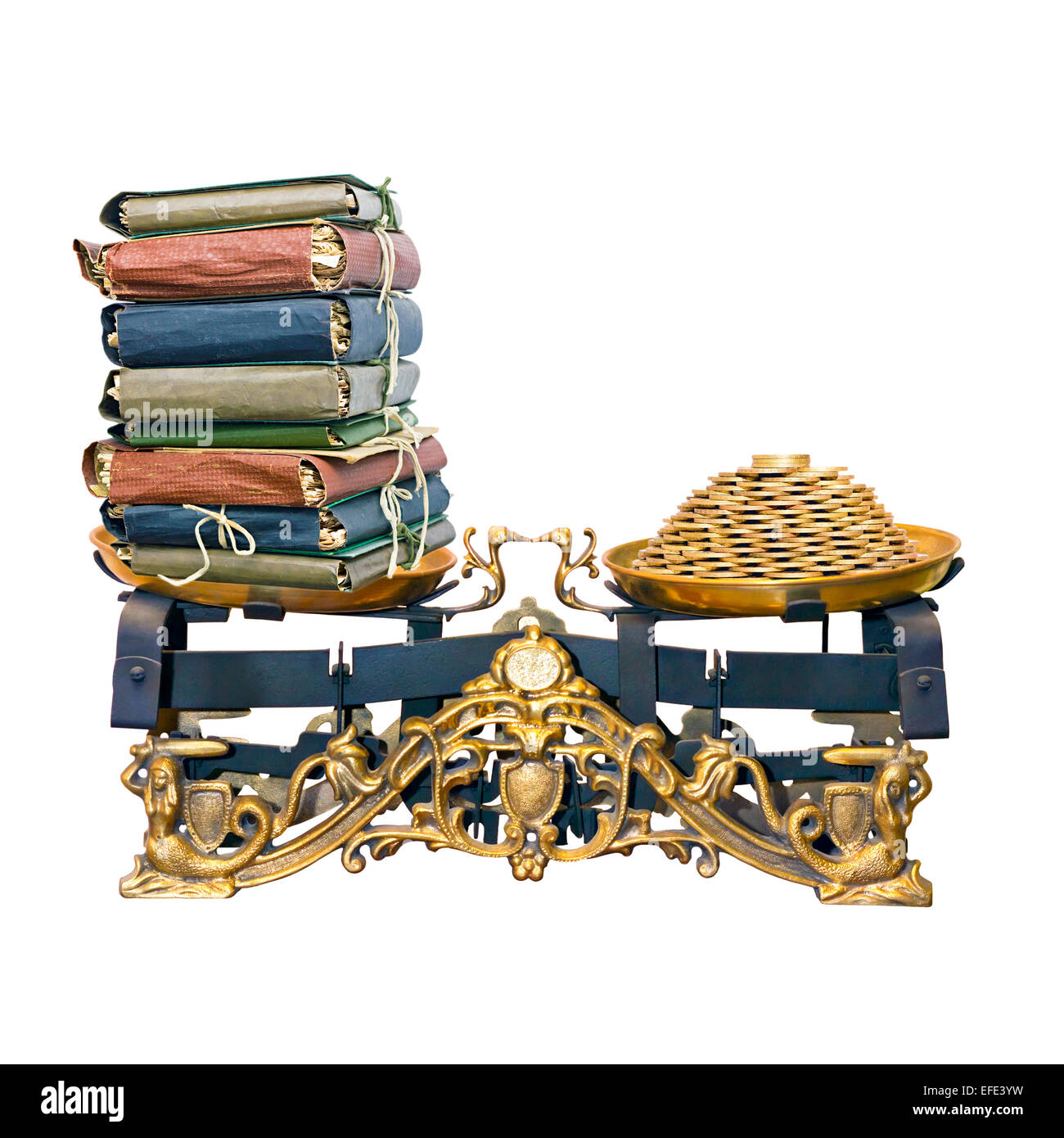 Mappe mit Informationen auf Tassen, Münzen und Gewichte Stockfoto