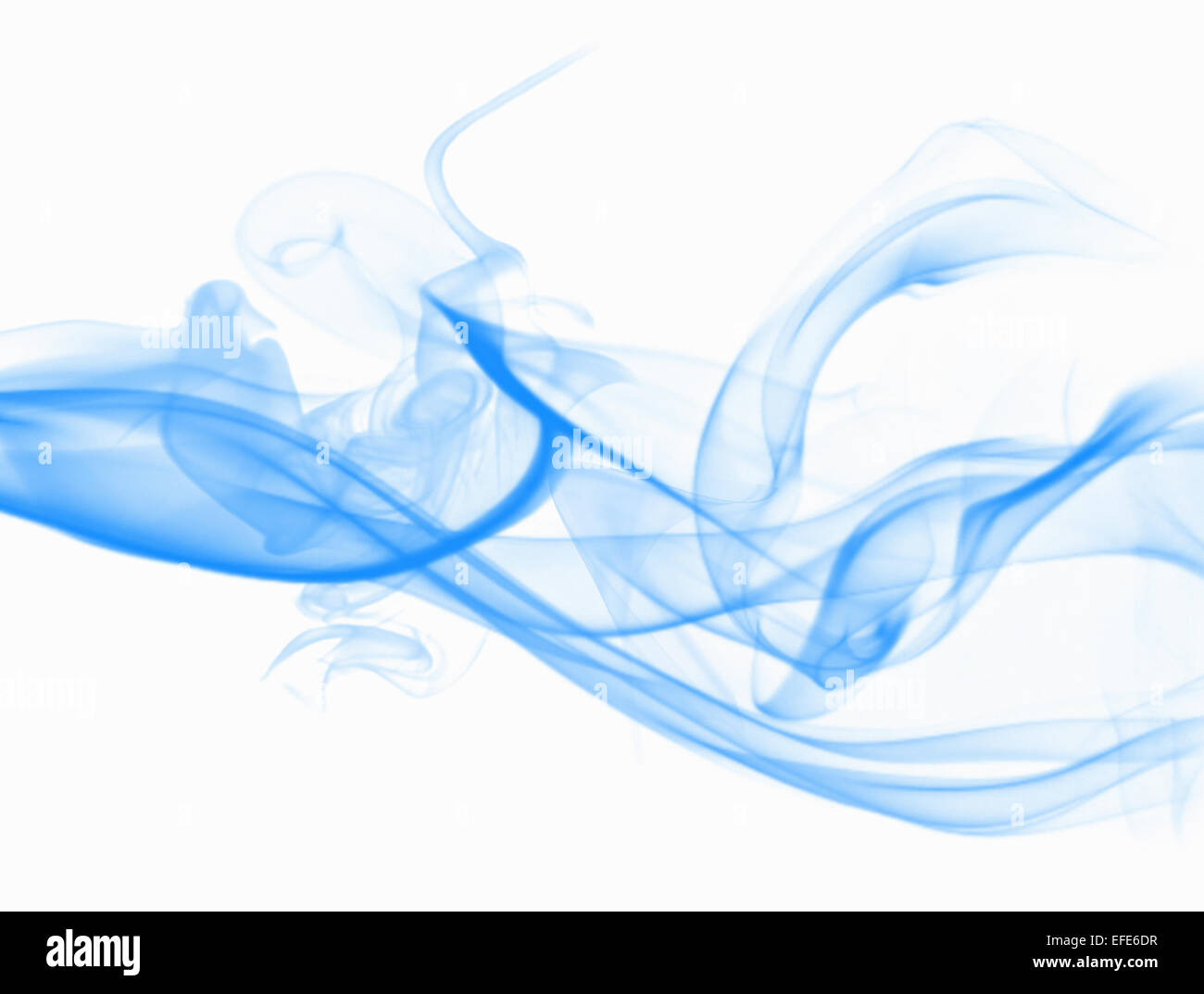 blauer Rauch über weiß Stockfoto