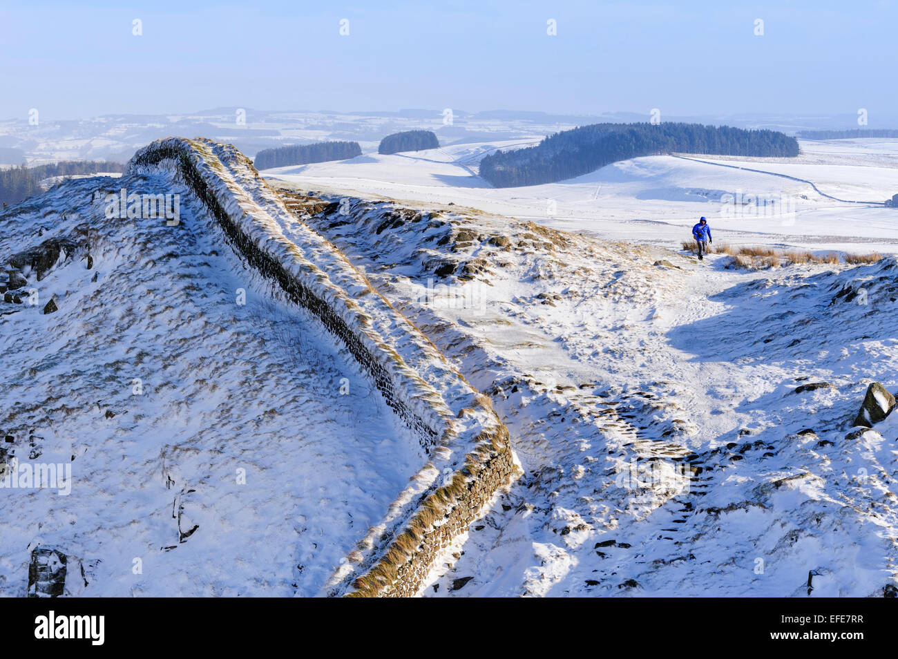 Einsamer Wanderer am Hadrianswall Path. Stockfoto