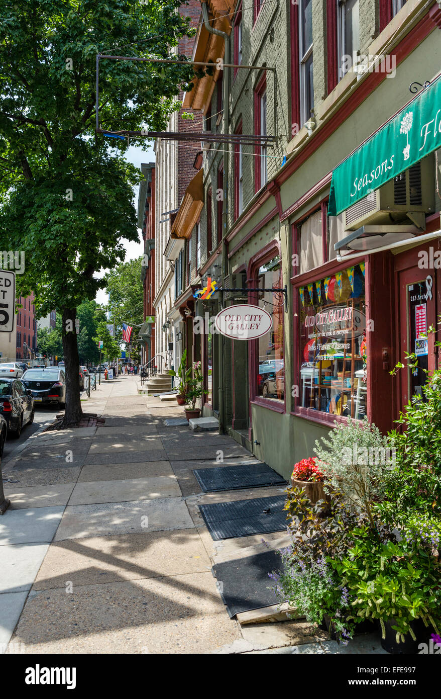 Geschäfte auf Arch Street im Stadtteil Old City, Philadelphia, Pennsylvania, USA Stockfoto