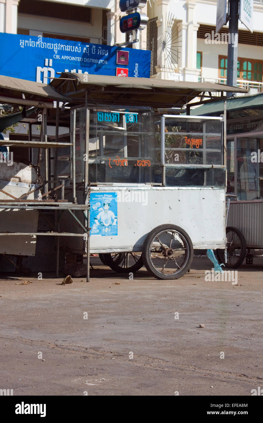 Mobile Straße Imbisswagen ruhen auf einer Stadtstraße in Kampong Cham, Kambodscha. Stockfoto