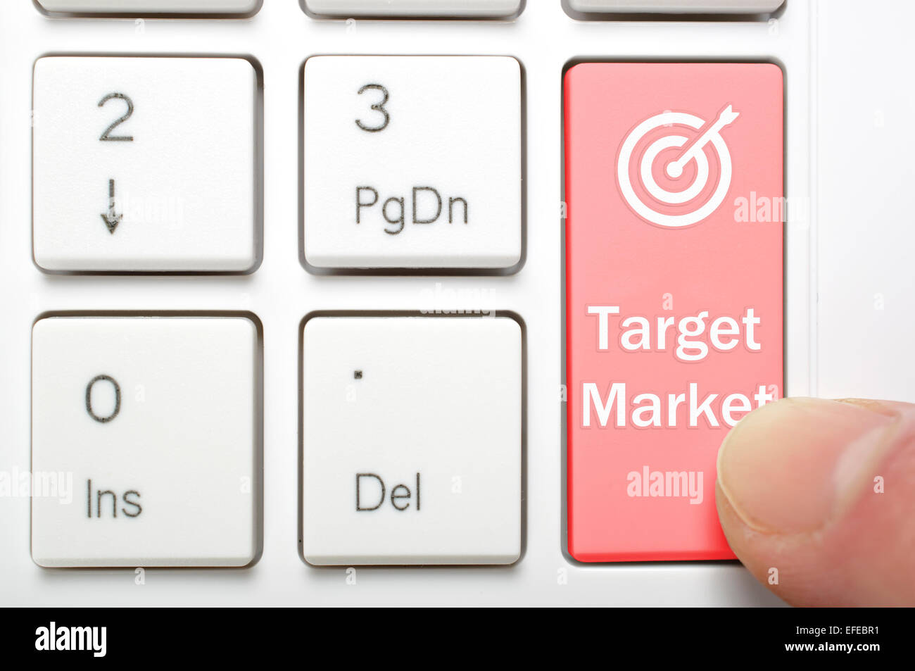 Rote Fadenkreuz Markt Und Symbol Taste Auf Der Tastatur Stockfotografie Alamy