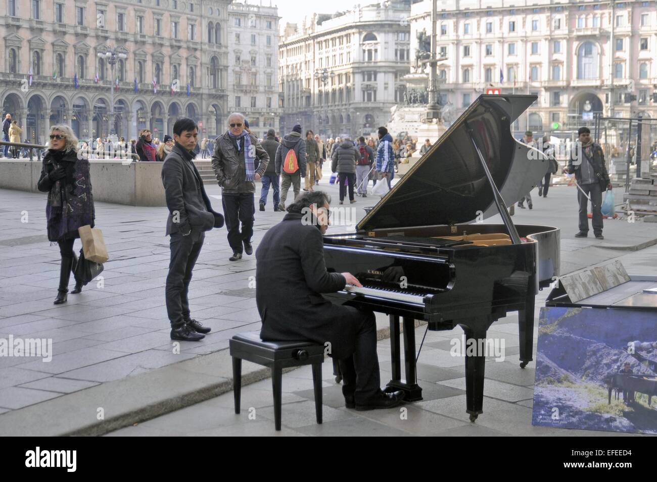 Mailand, Italien, Straßenmusiker in Duomo Platz Stockfoto