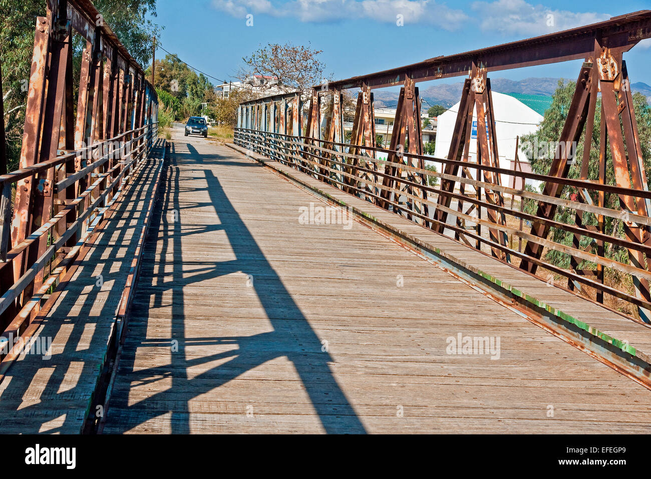 Balkenbrücke in Tavronitis war das erste Angriffsziel für deutsche Fallschirmjäger in der Schlacht von Kreta 1941. Sie trägt immer noch die Narben Stockfoto