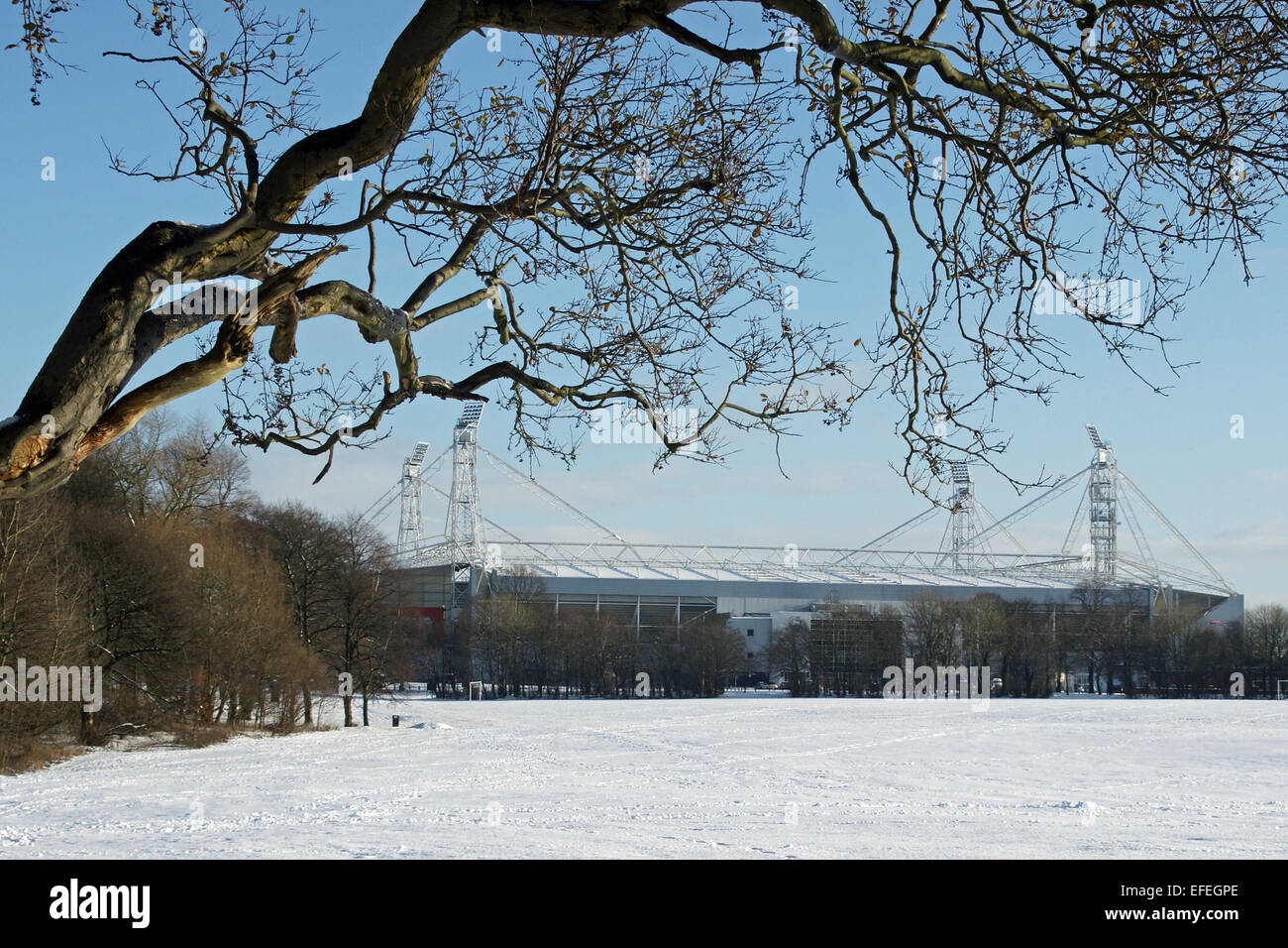 Deepdale Stadium, Heimat von Preston North End, aus einem verschneiten Moor Park, Preston. Gehostete erste Association Fußballspiel im Jahre 1878. Stockfoto