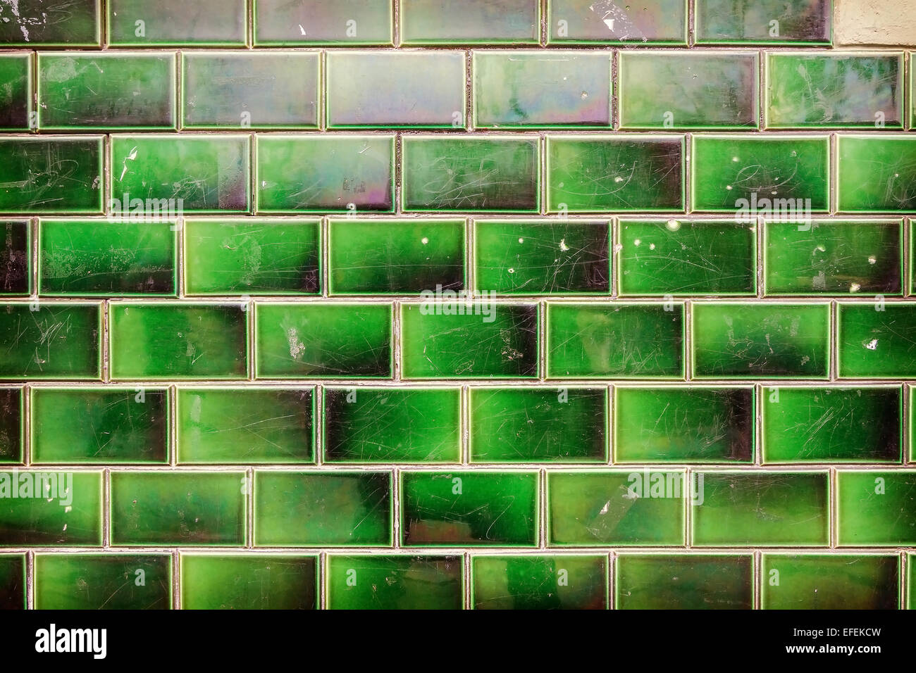 Grüne Grunge Kachelhintergrund Wand oder Textur. Stockfoto