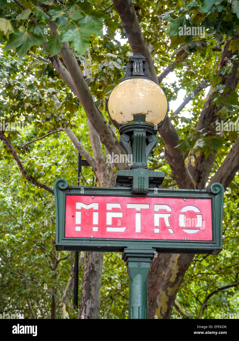 Retro-Zeichen von Paris Metro Stockfoto