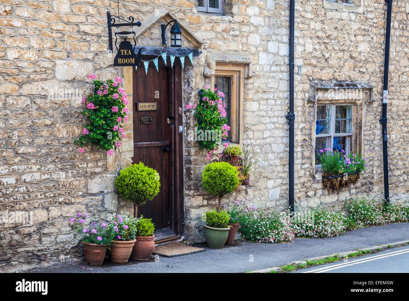 Das alte Pfarrhaus Teestube in Cotswold Dorf von Castle Combe in Wiltshire. Stockfoto