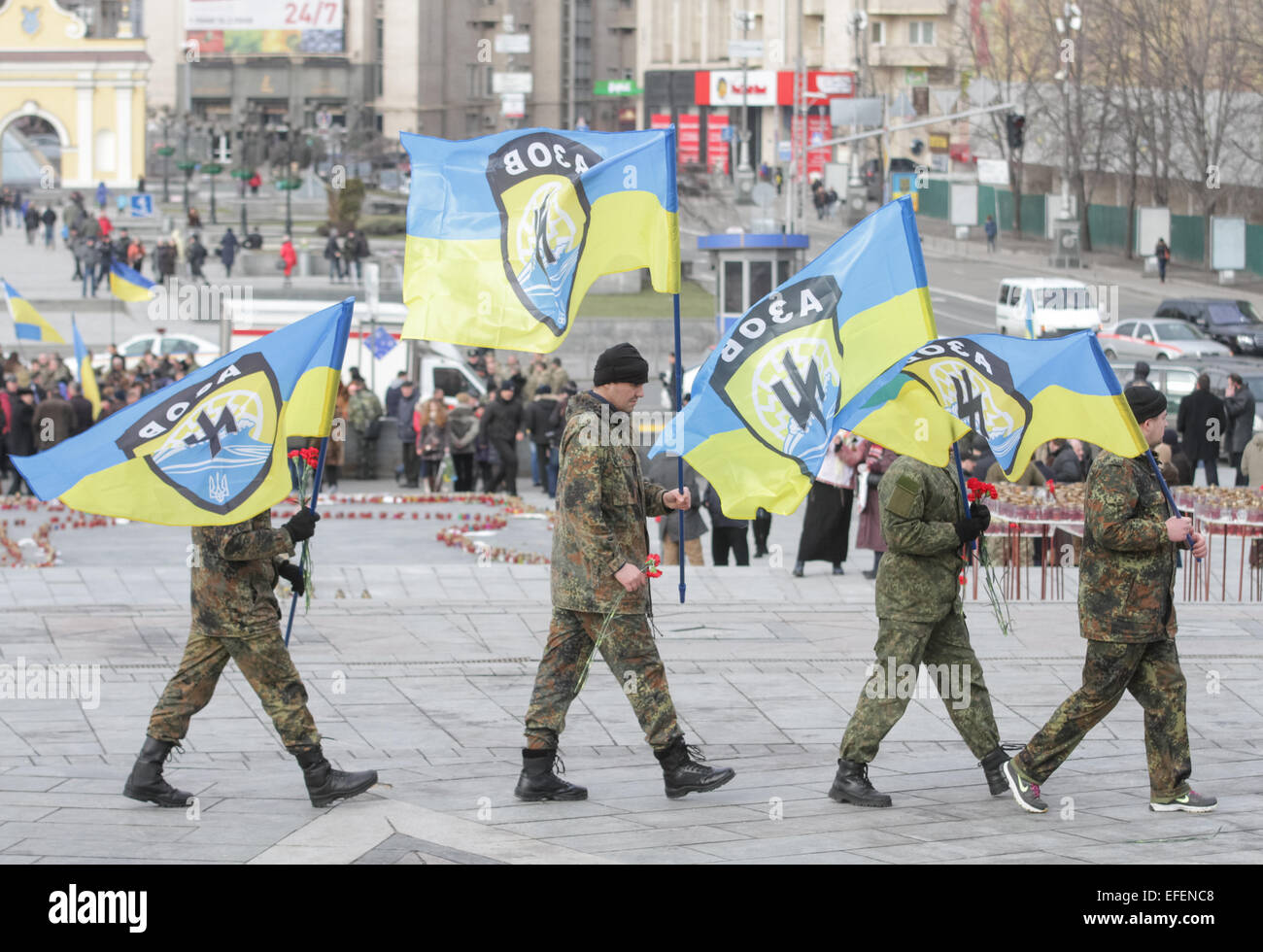 Ukraine. 2. Februar 2015. Asow Bataillon Soldaten besuchen die Trauerfeier für Soldaten des Asowschen Bataillons, der im östlichen Ukraine-Konflikt auf dem Platz der Unabhängigkeit getötet wurde. Bildnachweis: Sergii Kharchenko/Pacific Press/Alamy Live-Nachrichten Stockfoto