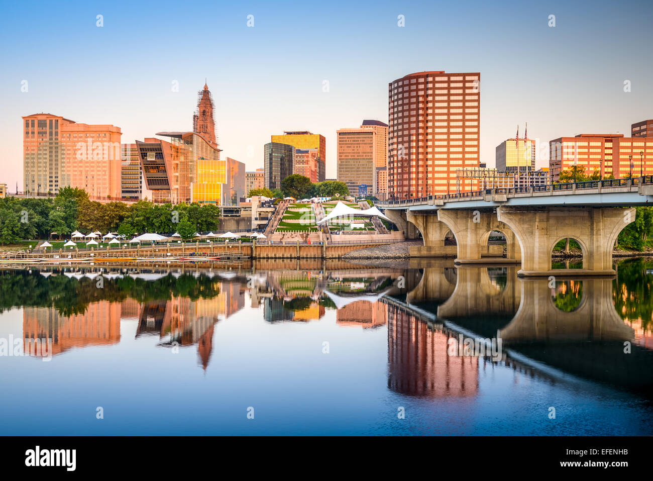 Hartford, Connecticut, USA Skyline der Innenstadt Stadt am Fluss. Stockfoto