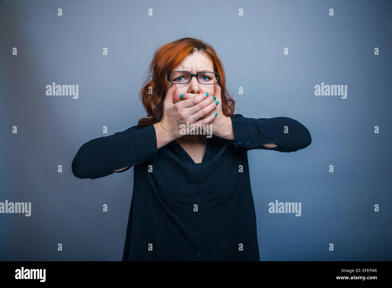 Europäisch - Frau 30 Jahre übergibt seinen Mund Stockfoto