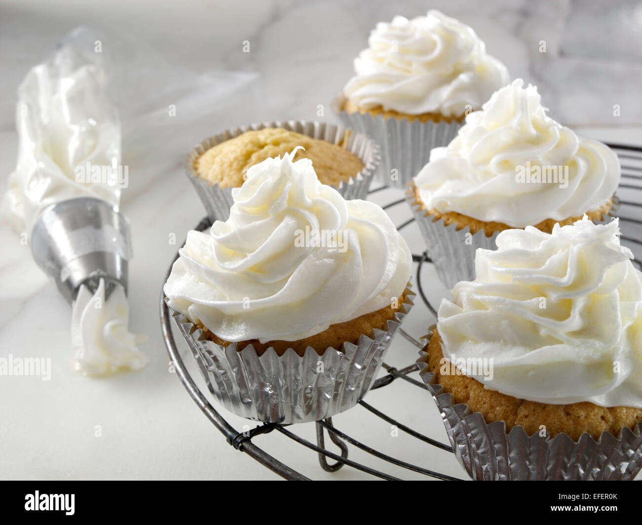 Stevia-Buttercreme Zuckerguss auf cupcakes Stockfoto