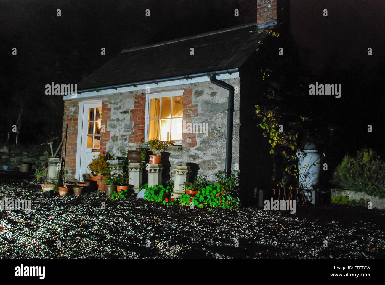 Sehr klein, altmodisch Irischen Mühle - Besitzer Cottage, das war eine gemeinsame Familie zu Hause in der 17., 18. und 19. Jahrhundert. Stockfoto