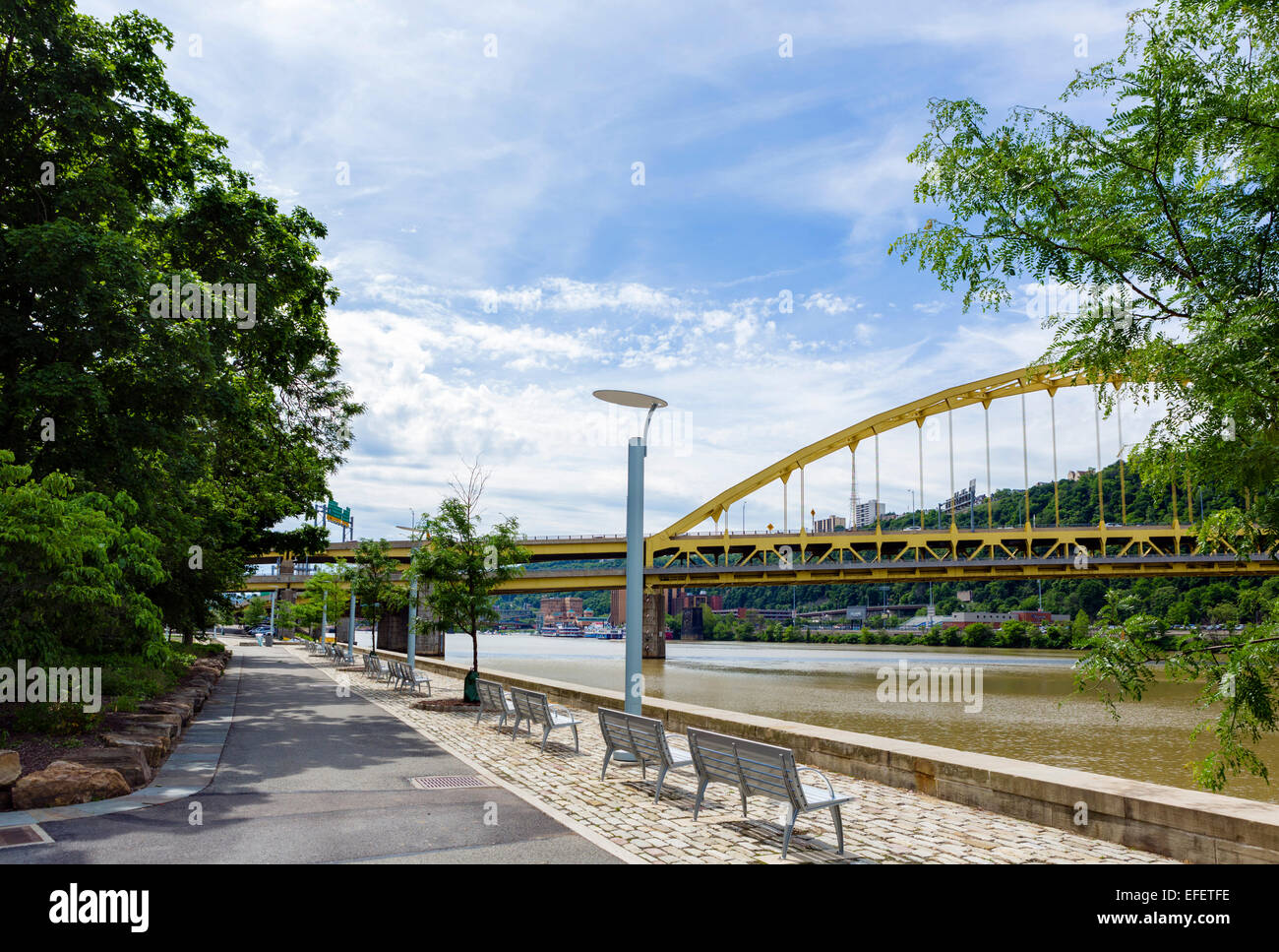 Zu Fuß entlang des Monongahela River in Punkt Staatspark, Pittsburgh, Pennsylvania, USA Stockfoto