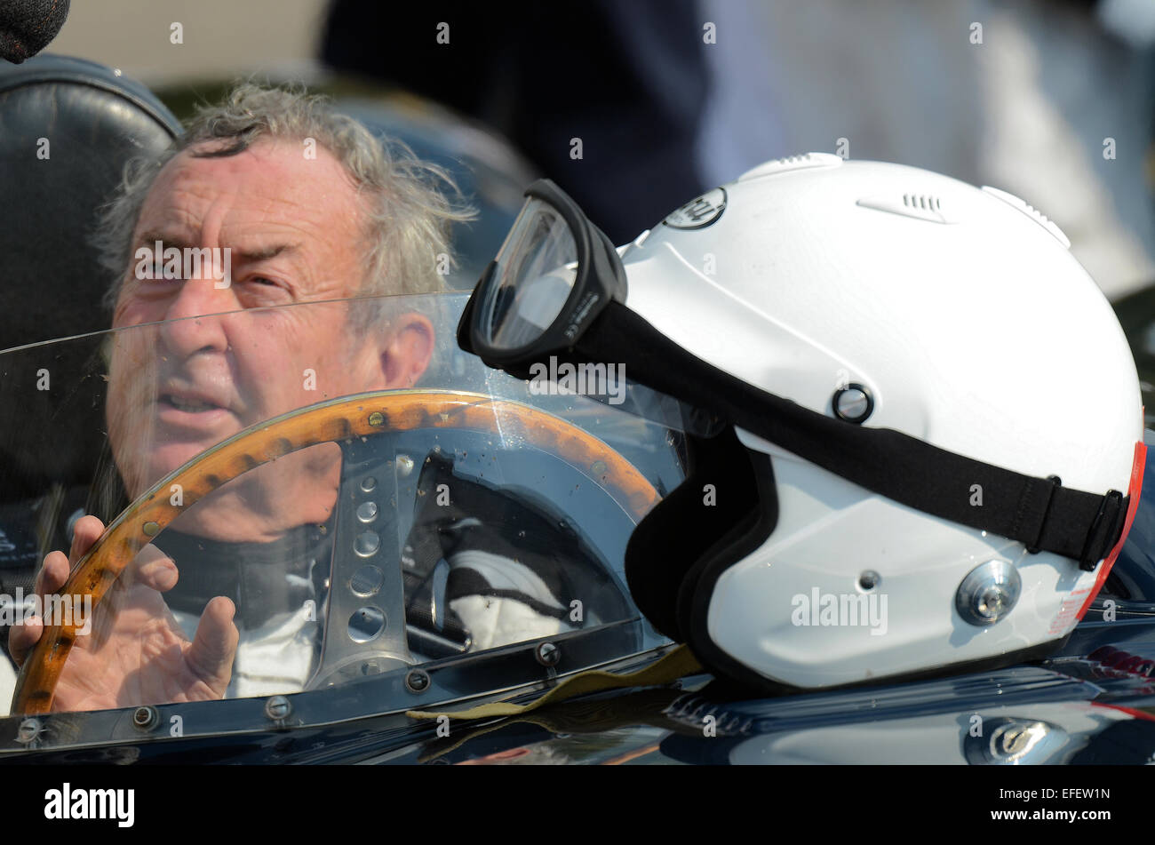 Nick Mason, Pink Floyd Schlagzeuger, fuhr 2014 mit seinem Jaguar D-Type beim Goodwood Revival. Rockstar im Rennwagen Stockfoto