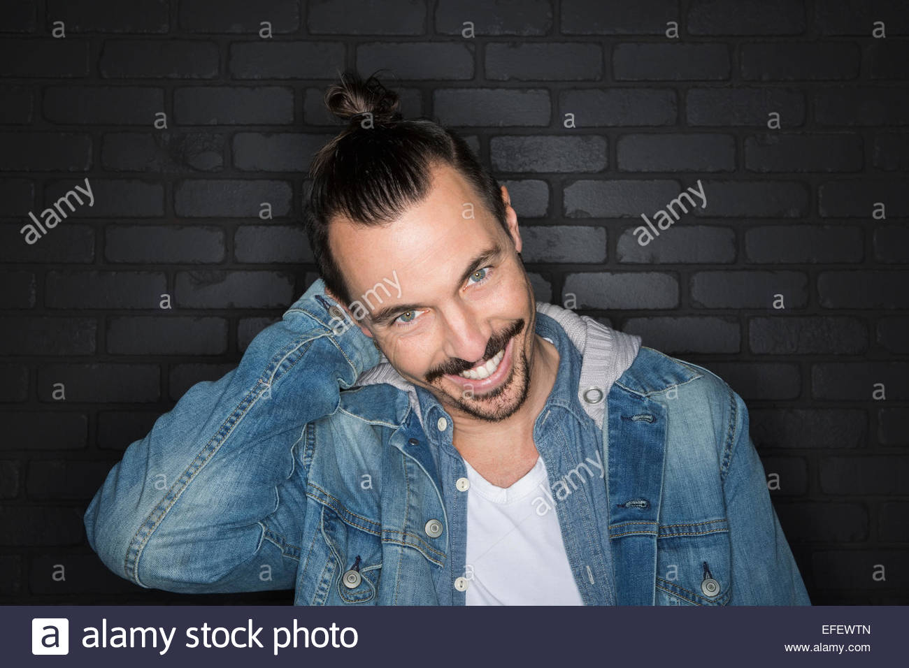 Porträt von lächelnden Mann mit Spitzbart Stockfoto
