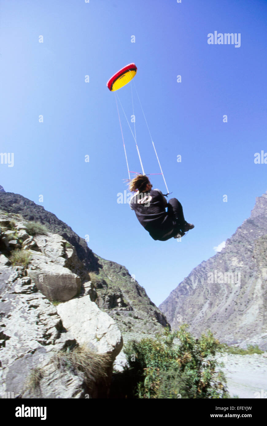 Power Kite Flieger nehmen Luft im Karakorum Pakistan Stockfoto