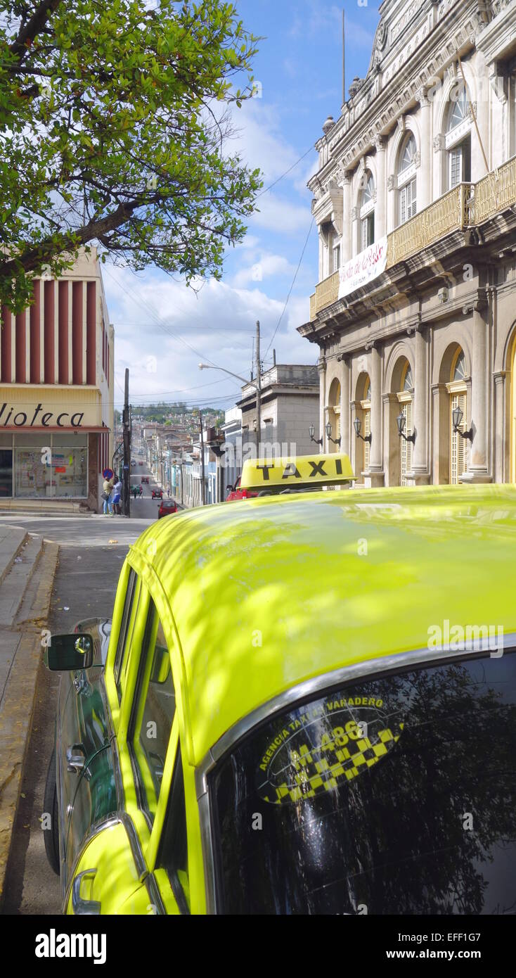 Taxi-warten in einer Straße von Matanzas, Kuba Stockfoto