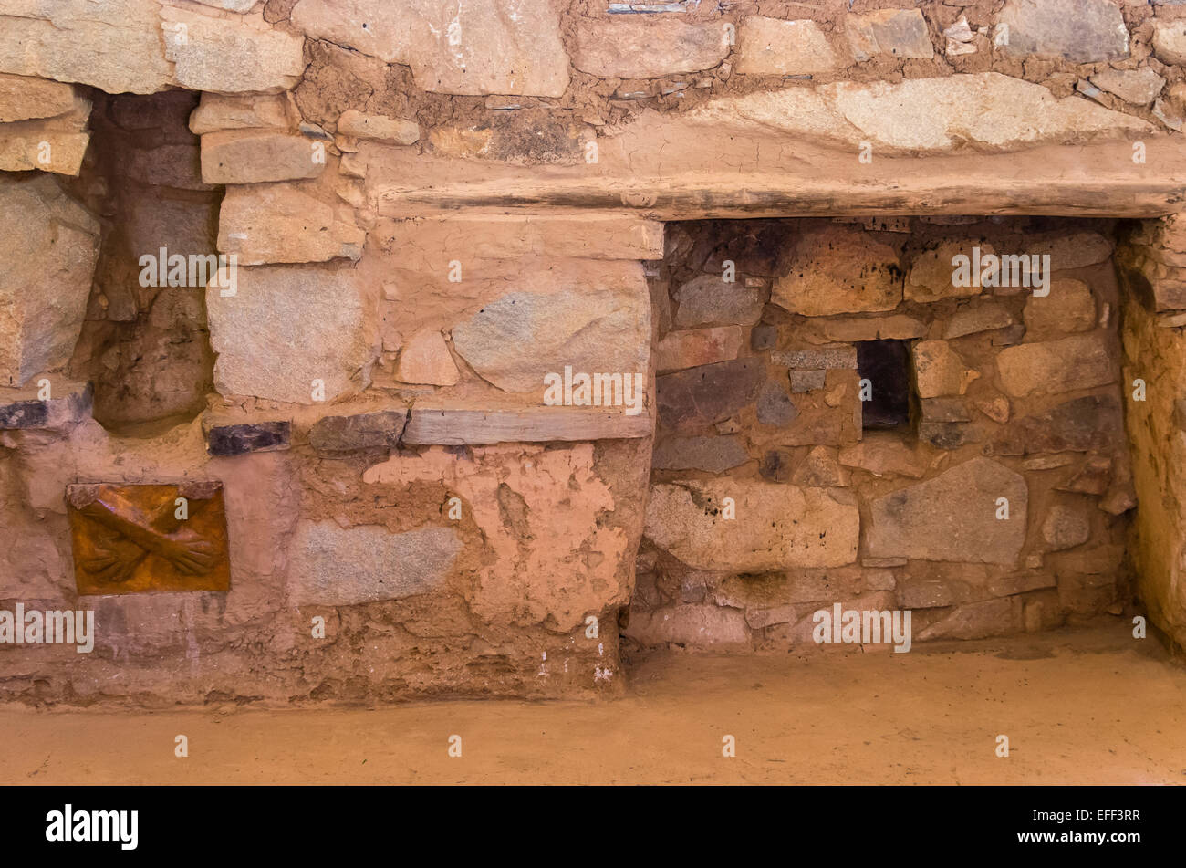 Archäologische Stätte von kotosh (2300-1200 V.chr.). huánuco Abteilung. Peru. Tempel kreuzte die Hände. Stockfoto