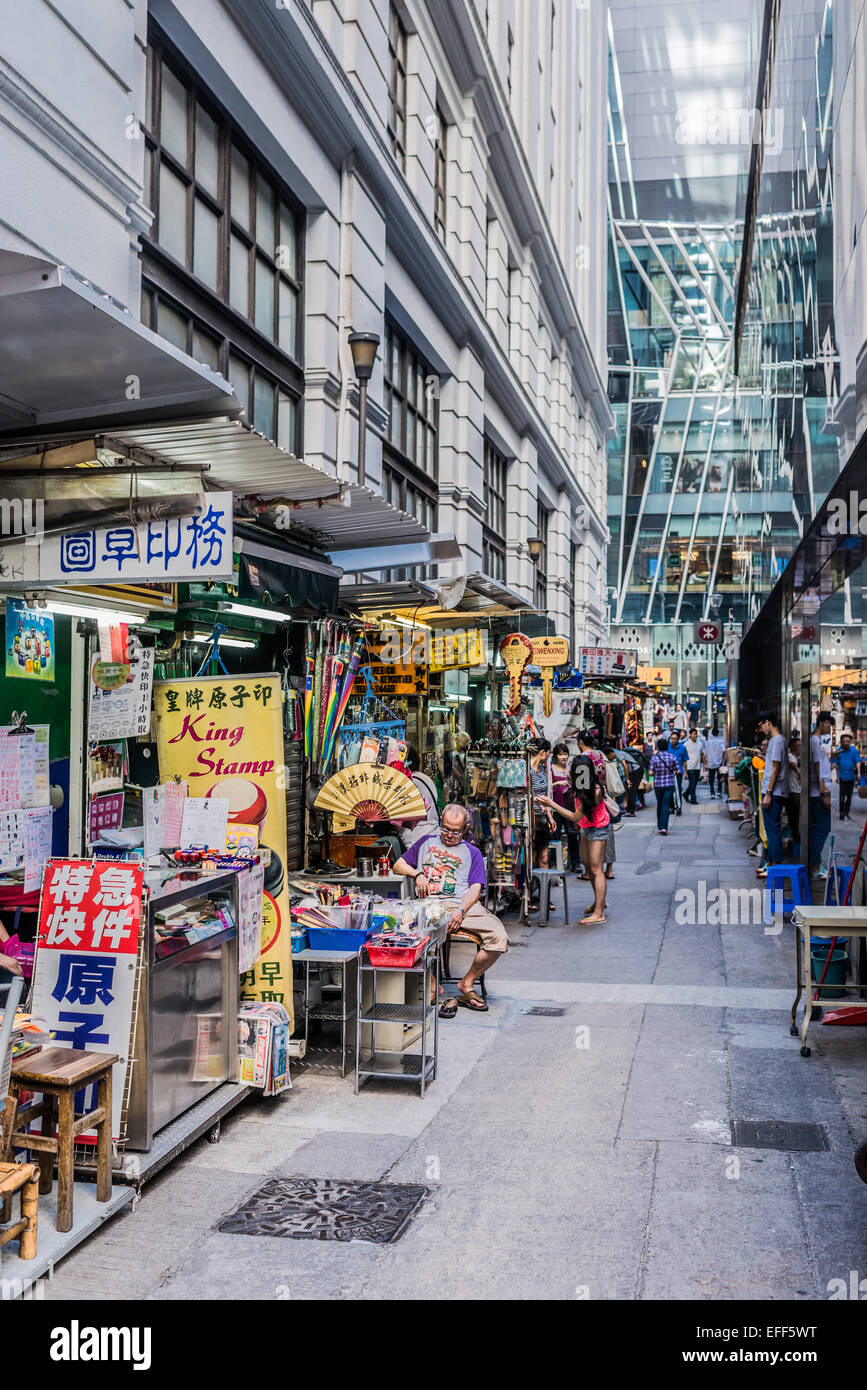 Central, Hong Kong, China - 4. Juni 2014: Menschen in den Straßen von Central Stockfoto