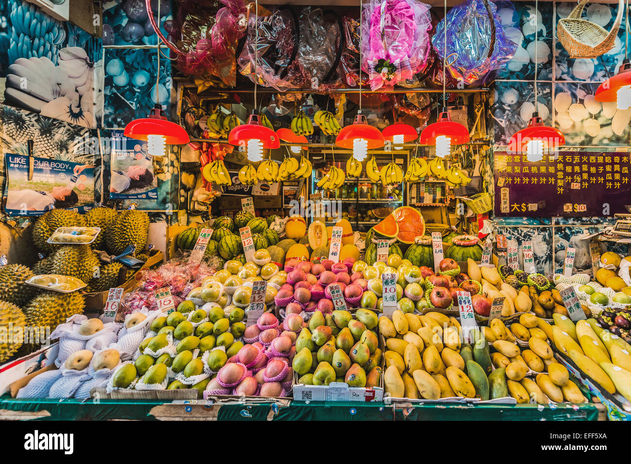 Causeway Bay, Hong Kong - 4. Juni 2014: tropische Früchte Shop Marktstand Stockfoto