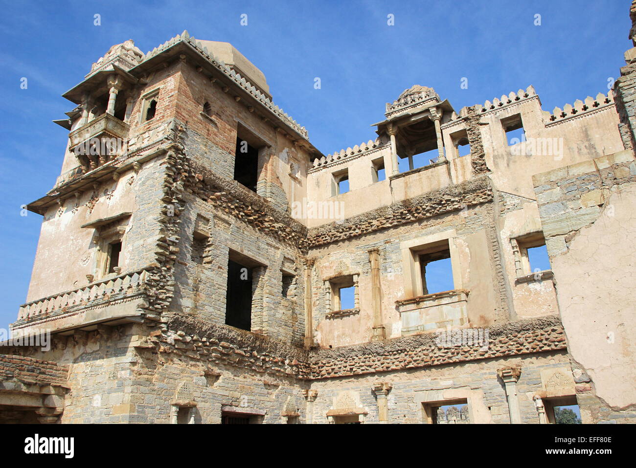 Blick auf Teil des Palastes und Galerie am Kumbh Mahal, Chittorgarh Fort, Rajasthan, Indien, Asien Stockfoto