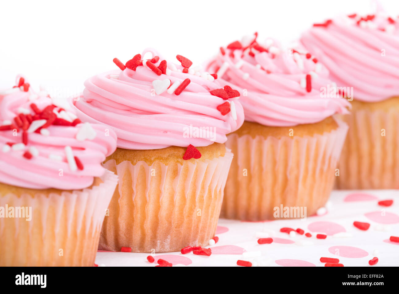 Rosa Valentinstag-Muffins mit Streuseln Stockfoto
