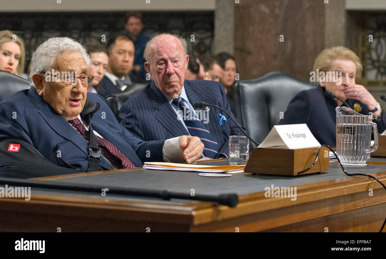 Von links nach rechts: Dr. Henry A. Kissinger, Vorsitzender von Kissinger Associates und ehemaliger United States Secretary Of State (unter Präsident Richard M. Nixon und Präsident Gerald R. Ford); Dr. George P. Shultz, Thomas W. und Susan B. Ford Distinguished Fellow Hoover Institution, Stanford University und ehemaliger United States Secretary Of State (unter Präsident Ronald Reagan); und Dr. Madeleine K. Albright, Stuhl, National Democratic Institute und ehemaliger United States Secretary Of State (unter Präsident Bill Clinton); Geben Sie Zeugnis vor dem United States Senate Committee auf Armed Services Konze Stockfoto