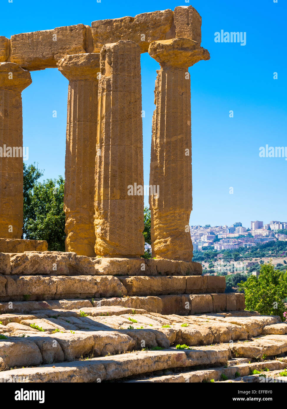 Italien, Sizilien, Akragas, Blick zum Tempel der Hera Tempel D, im Tal der Tempel Stockfoto