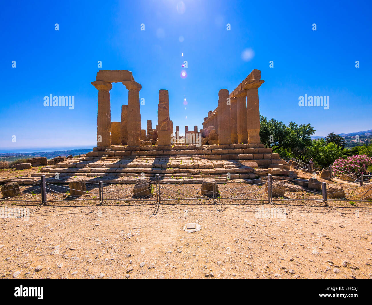 Italien, Sizilien, Akragas, Blick zum Tempel der Hera Tempel D, im Tal der Tempel Stockfoto