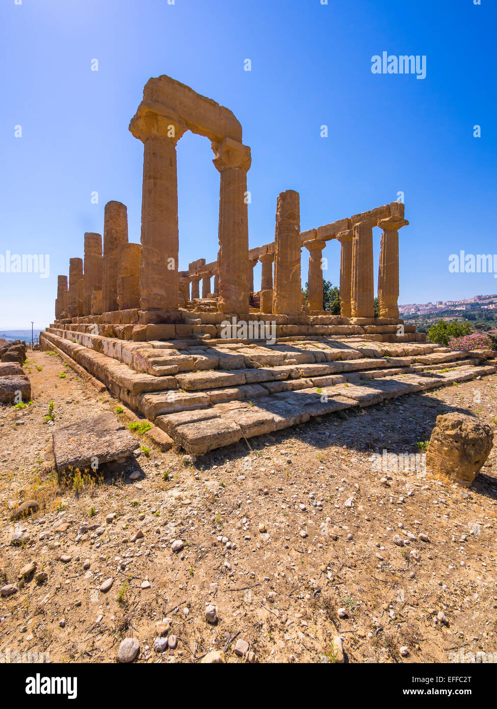 Italien, Sizilien, Akragas, Blick zum Tempel der Hera Tempel D, im Tal der Tempel Stockfoto
